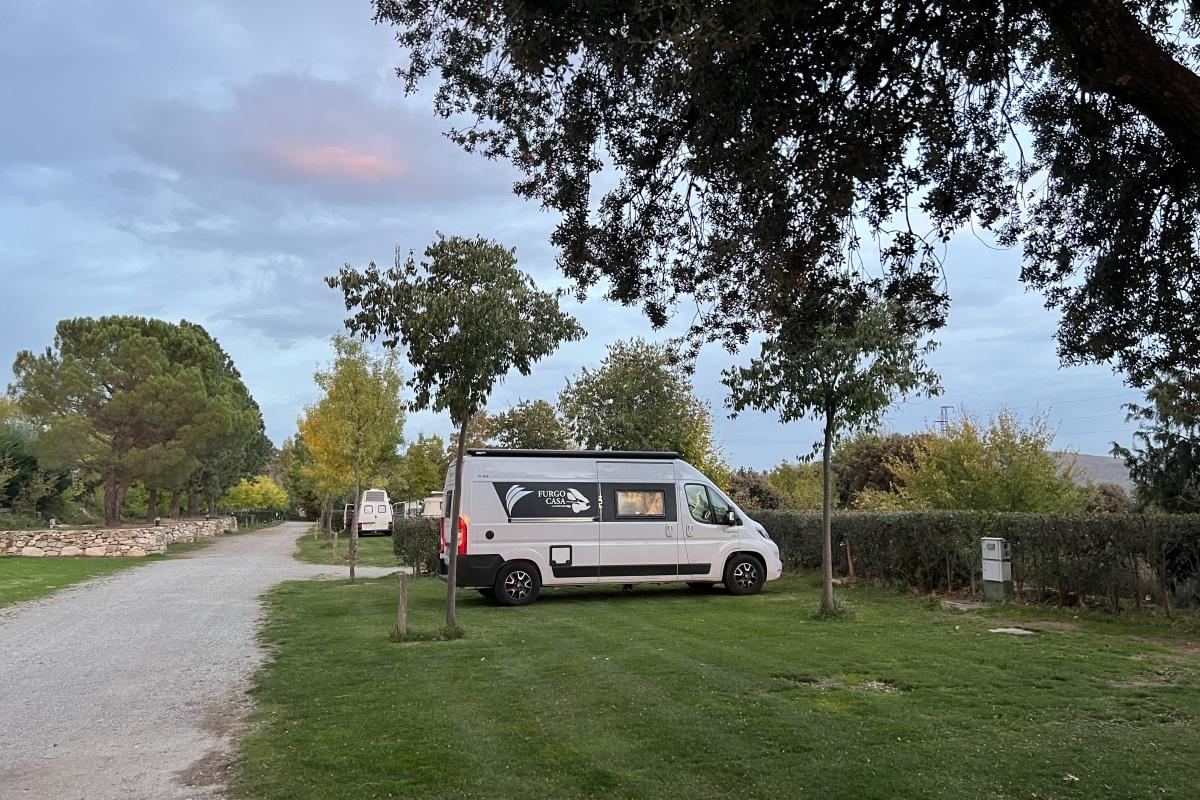 Murcia aprueba su regulación sobre alojamientos Turísticos permitiendo la pernocta de autocaravanas y campers siempre que estén “aparcadas”